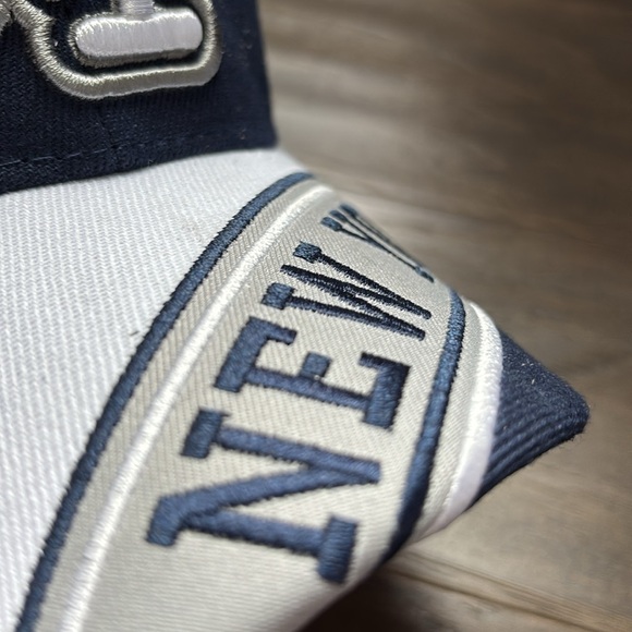 NY Yankees canvas baseball cap, velcro back,embroidered logos,6 vent panels OSFM - Picture 3 of 10